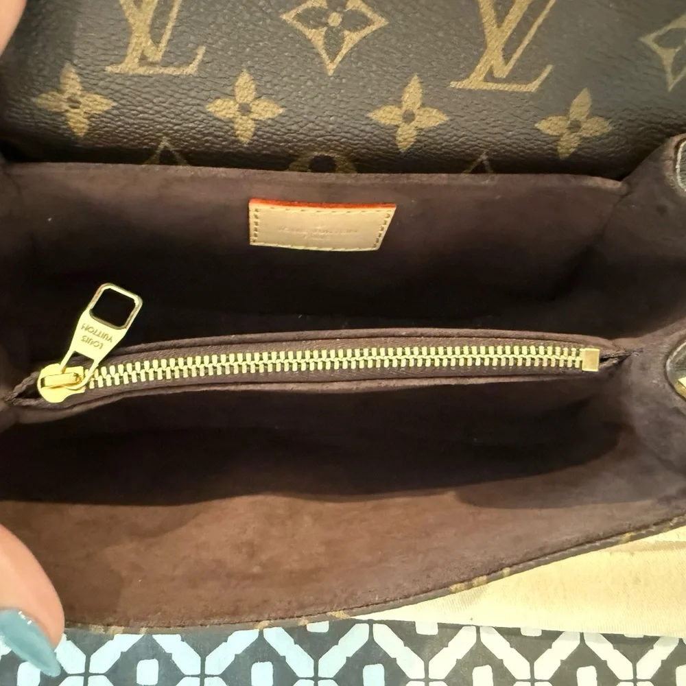 Louis Vuitton Pochette Métis East West in Monogram - Picture 10 of 13